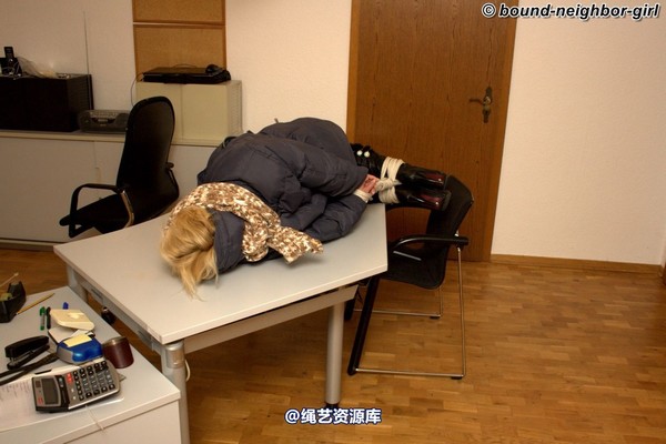 bound-neighbor-girl - Julia - Tied up in the office 5 第 49 张图片