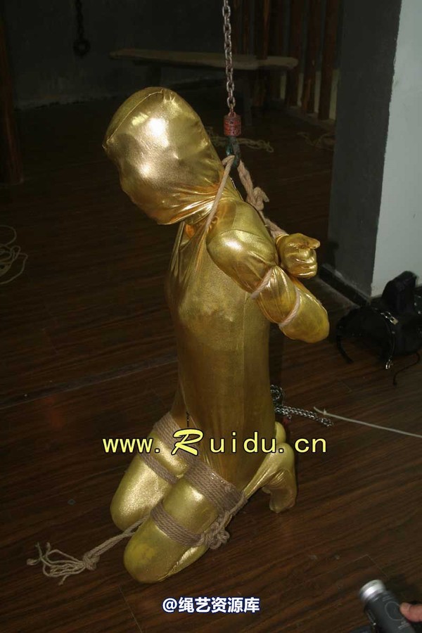 锐度主张 - 20070921第34期 影片胶衣紧缚悬吊图片 第 64 张图片
