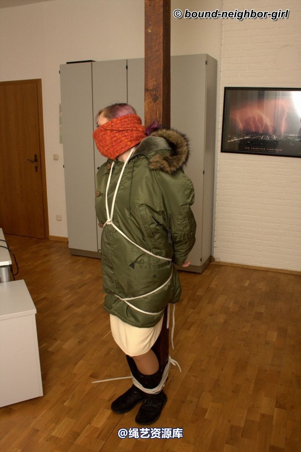 bound-neighbor-girl - Zora - Tied up at the office 第 23 张图片