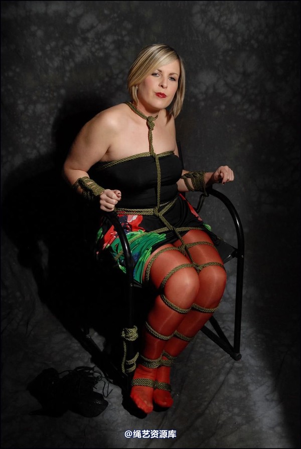 simplytied - Miss P in Red tights 第 32 张图片