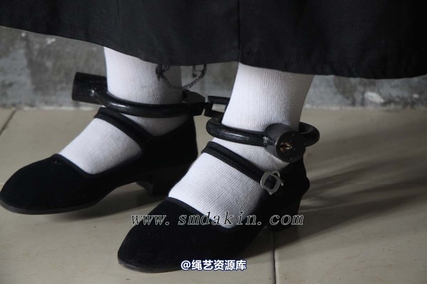 锐度主张 - 黑布鞋白袜镣铐模特：小芳 第 20 张图片