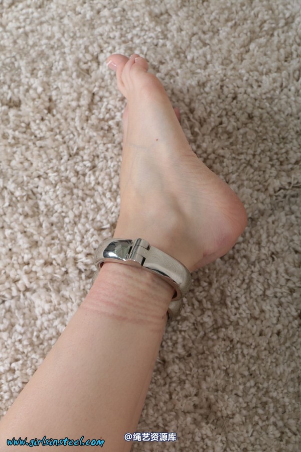 girlsinsteel - Irish 8 legcuffs 第 43 张图片