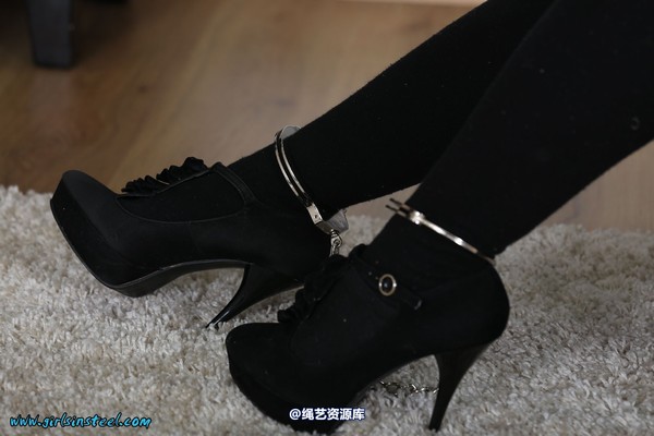 girlsinsteel - Secretary in handcuffs 第 43 张图片