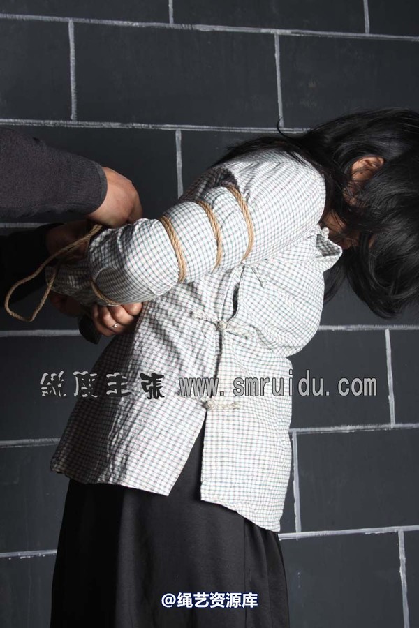 锐度主张 - 五花大襟衣插牌模特：雨露 第 2 张图片