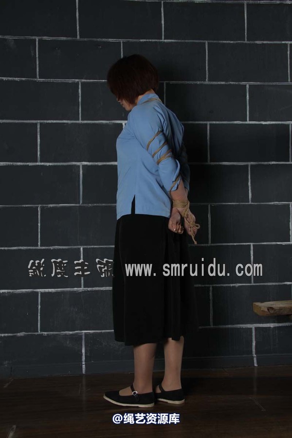 锐度主张 - 监房五四装捆绑模特：瑶瑶 第 33 张图片