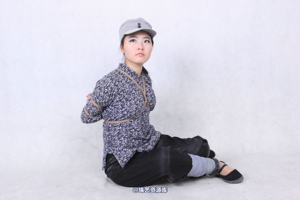 胜景山庄 - 228-女游击队被绑 第 44 张图片