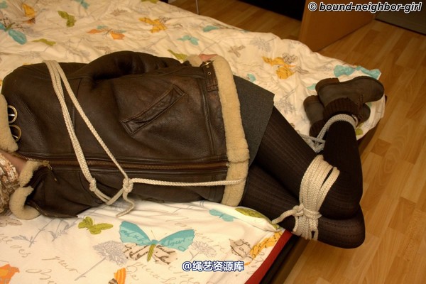 bound-neighbor-girl - Eden - Attack at home 2 第 61 张图片