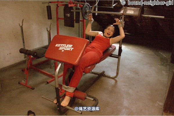 bound-neighbor-girl - Leonie must do fitness 第 18 张图片