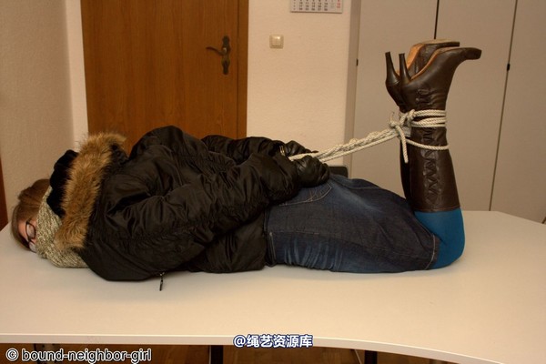 bound-neighbor-girl - Guest Melissa - Wintry robbery 第 55 张图片