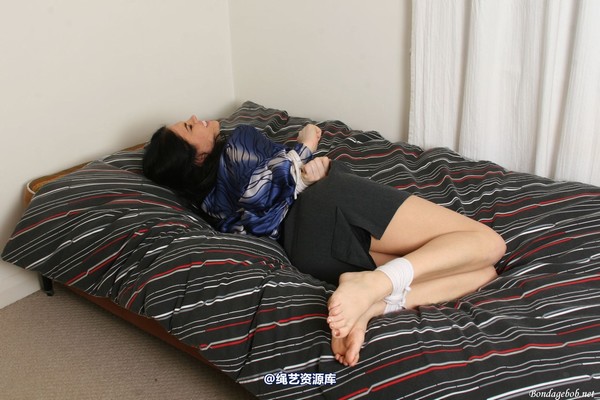 bondagebob - Monica Harris Suspended Hogtie 第 26 张图片