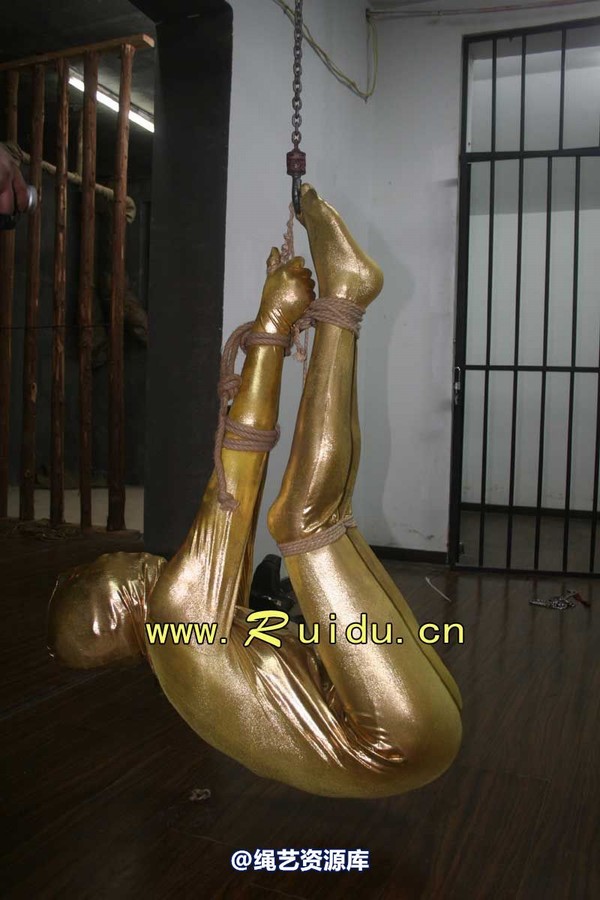 锐度主张 - 20070928第35期 影片胶衣紧缚悬吊图片 第 97 张图片