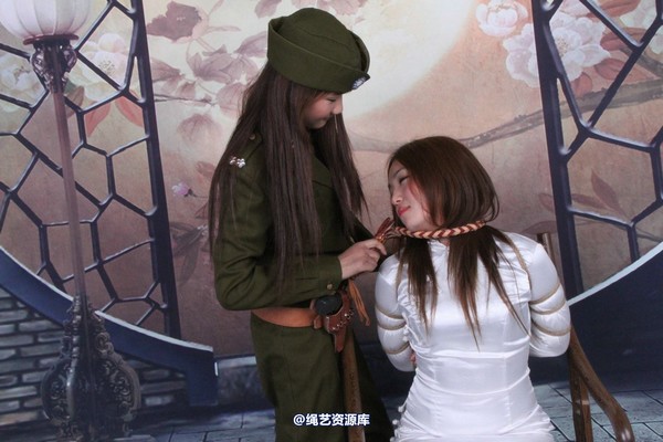 胜景山庄 - 082-女特务调戏佳佳 第 21 张图片