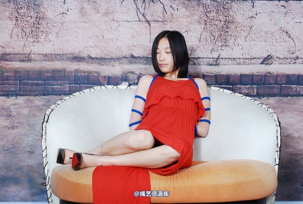 唯美之家 - 白雪试服装5 第 13 张图片