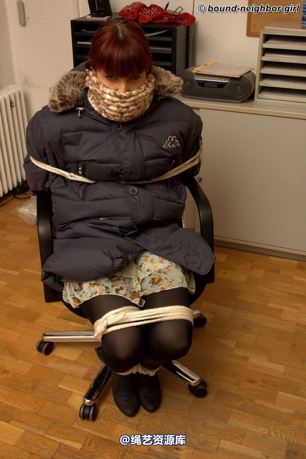 bound-neighbor-girl - Susan - Tied up in winter clothes 2 第 30 张图片