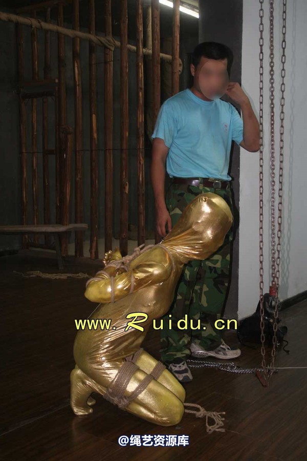 锐度主张 - 20070921第34期 影片胶衣紧缚悬吊图片 第 26 张图片