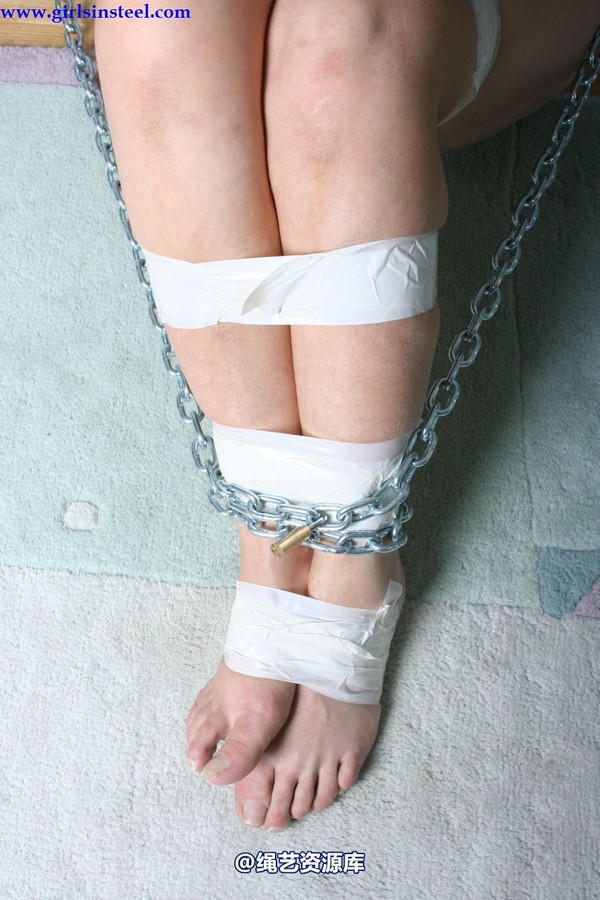 girlsinsteel - Anita tied to the reiling 第 41 张图片
