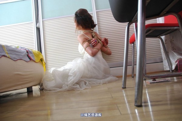 唯美之家 - 丽莎婚纱捆绑2010-7-8 第 27 张图片