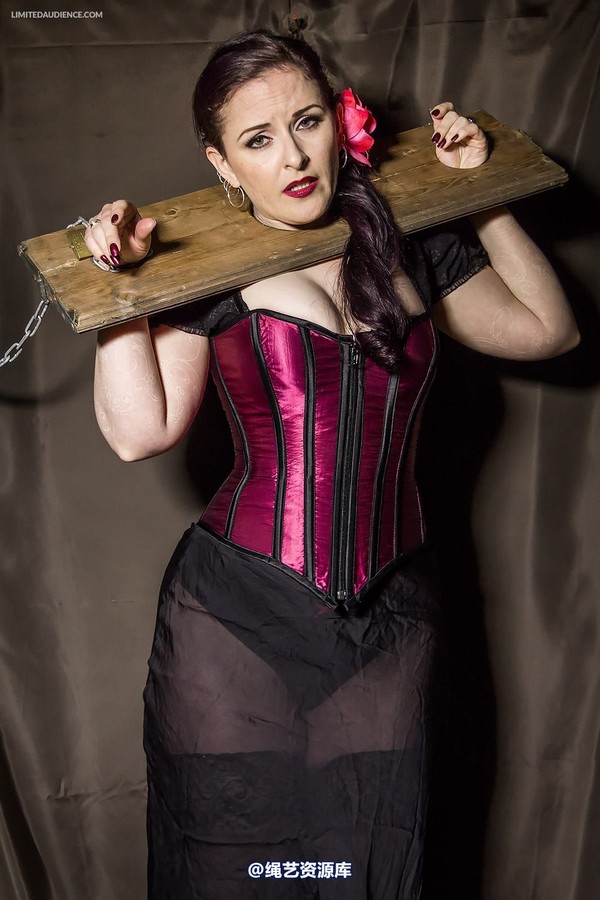 limitedaudience - 2014 caroline pierce in stocks 第 18 张图片