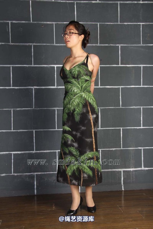 锐度主张 - 紧缚的椰子树模特：楚灵 第 5 张图片
