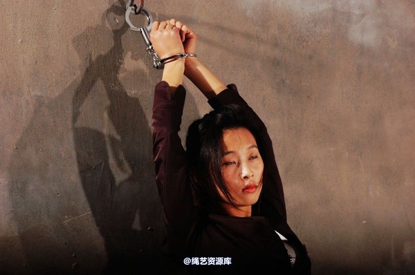 mj影视 - 倾心罪恶红唇1 第 222 张图片
