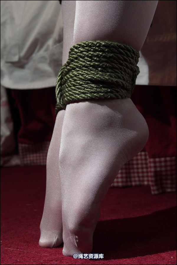 simplytied - SammieB bed tied 第 28 张图片
