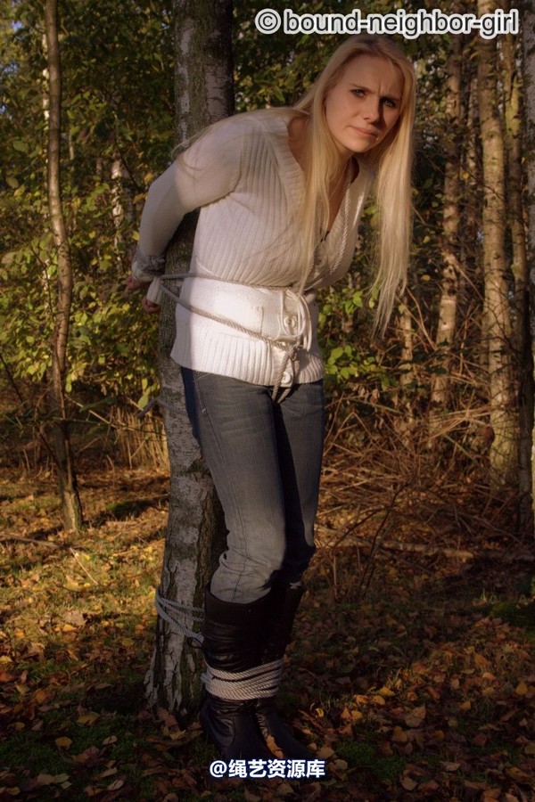 bound-neighbor-girl - Bambi - Tied up in the autumn woods Part 1 第 19 张图片
