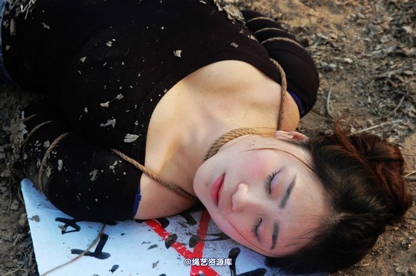 mj影视 - 2013-3-4陈沫踏青 黑丝美女最终的不归路 第 143 张图片