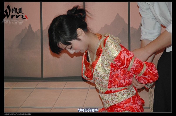 唯美之家 - 08-05-29盈盈汉服-护士装 第 37 张图片