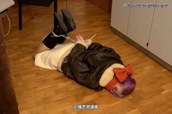 bound-neighbor-girl - Zora - Tied up at the office 第 38 张图片