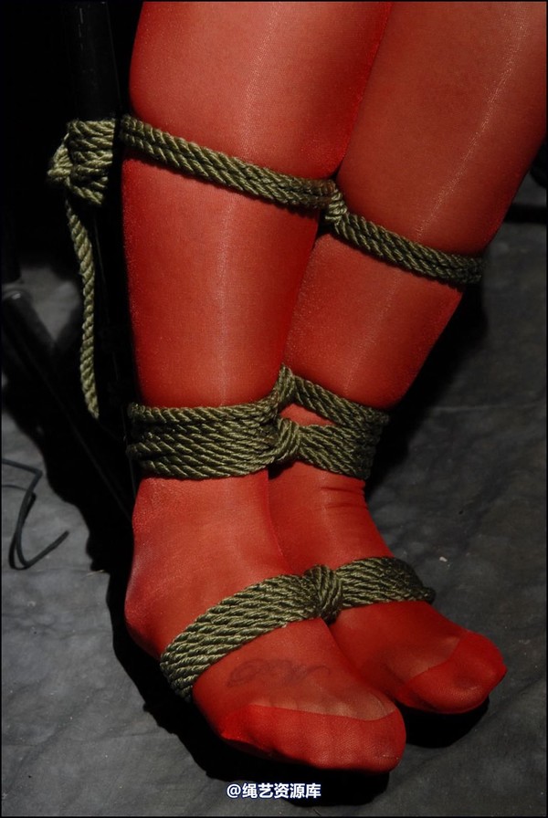 simplytied - Miss P in Red tights 第 38 张图片