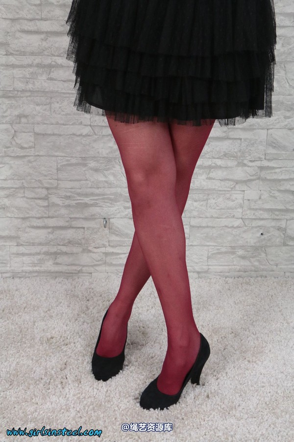 girlsinsteel - Cuffed in pantyhose 第 12 张图片
