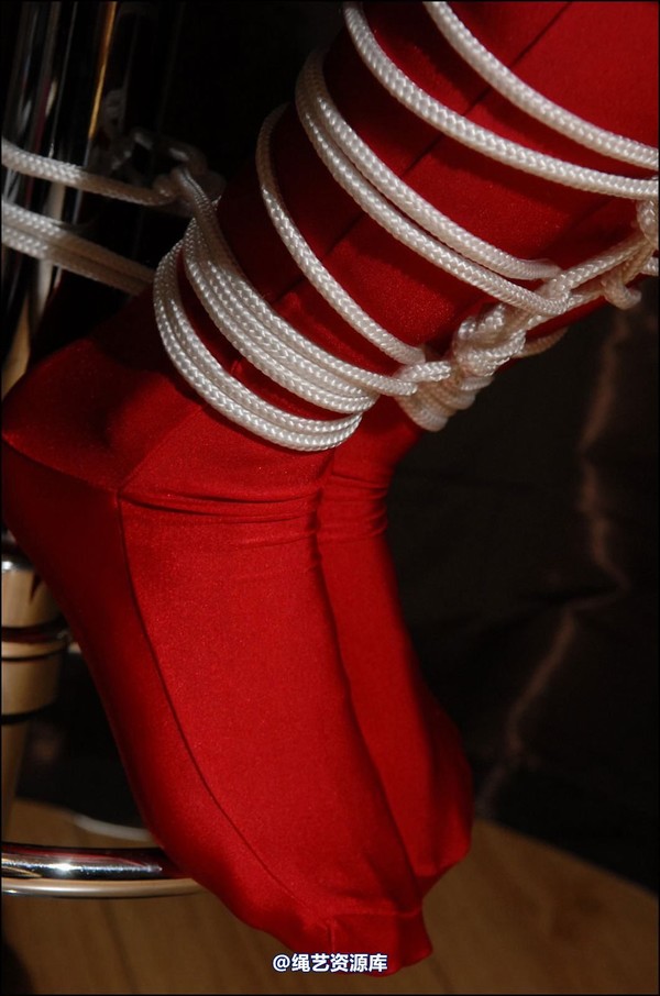 simplytied - Lou in red catsuit 第 37 张图片