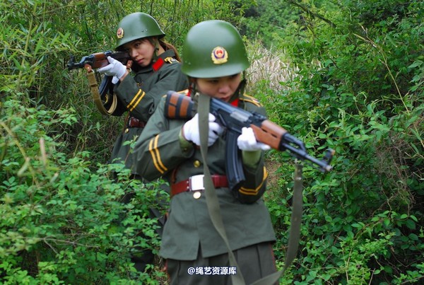 唯美之家 - 外拍军装三模特 第 228 张图片