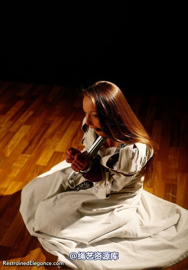 restrainedelegance - Medieval Princess Bound and Gagged 第 11 张图片