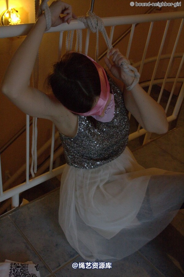 bound-neighbor-girl - Susan tied at home 第 24 张图片