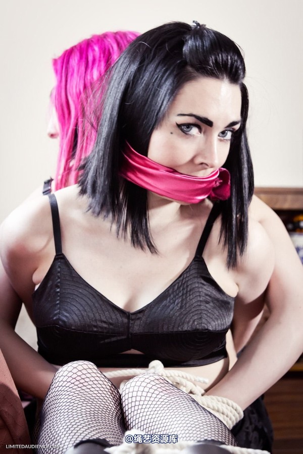 limitedaudience - 2013 elyssia lolly captives in crime 2 第 3 张图片