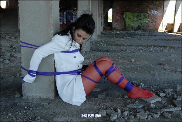 simplytied - More red tights in the Sun 第 26 张图片