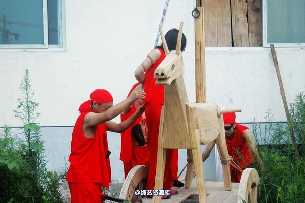 mj影视 - 血的代价-红罪衣刑场木驴斩－梅晓芳2013-08-26 第 228 张图片