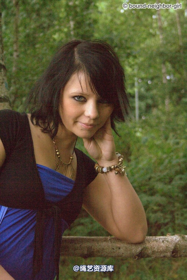 bound-neighbor-girl - Nadine - In the woods alone 第 4 张图片