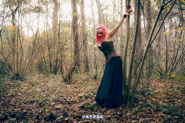limitedaudience - 2014 elyssia hanging out in the woods 第 6 张图片