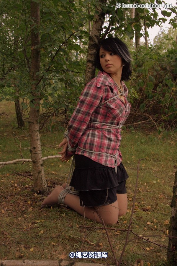 bound-neighbor-girl - Nadine - Adventure in the woods part 2 第 33 张图片