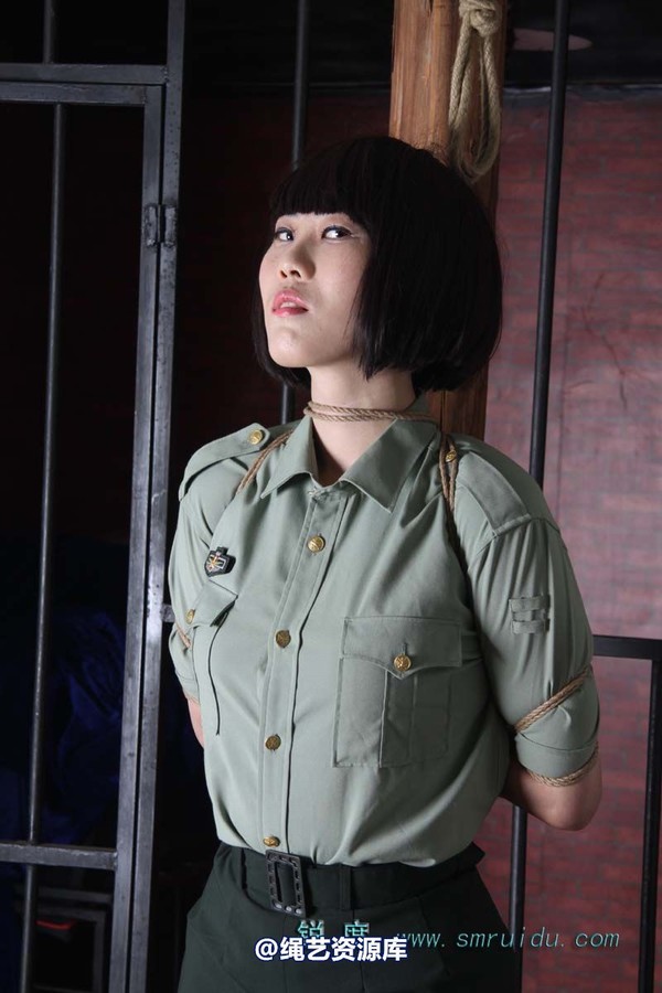 锐度主张 - 军服五花模特：碧菡 第 9 张图片