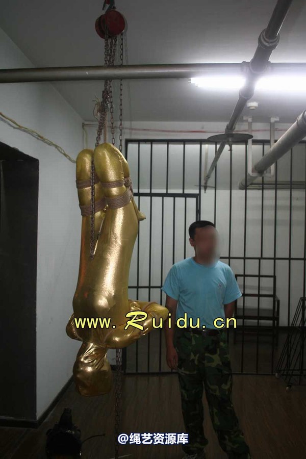 锐度主张 - 20070921第34期 影片胶衣紧缚悬吊图片 第 181 张图片