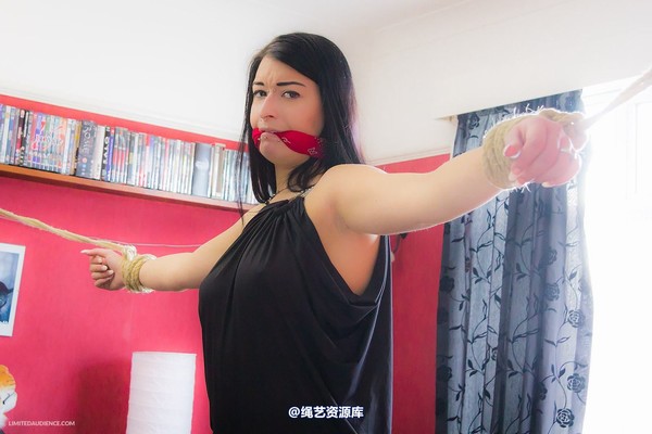 limitedaudience - 2014 stacey von stretched out in the lounge 2 第 31 张图片