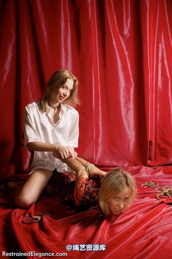 restrainedelegance - Two Kinky Girls 第 33 张图片