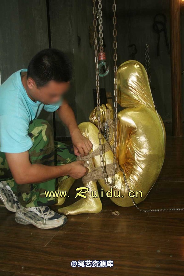 锐度主张 - 20070928第35期 影片胶衣紧缚悬吊图片 第 193 张图片