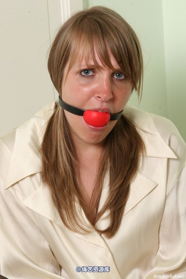 bondagebob - Sapphire Blu Open wide and shut up! 第 56 张图片