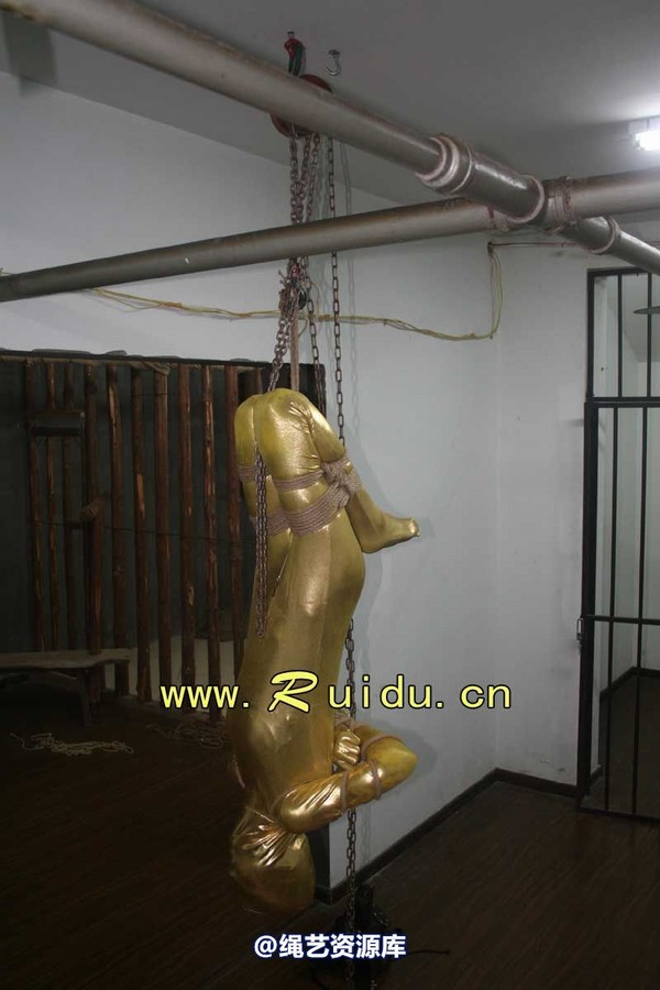 锐度主张 - 20070921第34期 影片胶衣紧缚悬吊图片 第 178 张图片