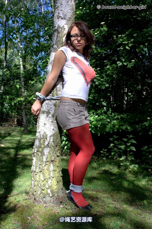 bound-neighbor-girl - Guest Helena - Tied up in the forest Part 1 第 4 张图片