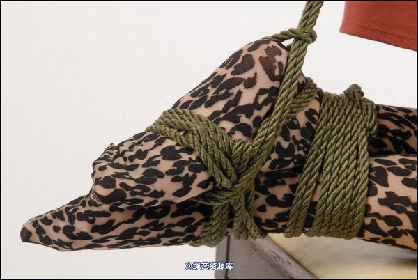 simplytied - Jinx chair semi hogtie 第 23 张图片